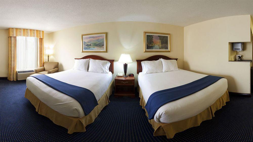 Holiday Inn Express & Suites Atlanta Perimeter Mall Hotel By Ihg Sandy Springs Exterior photo