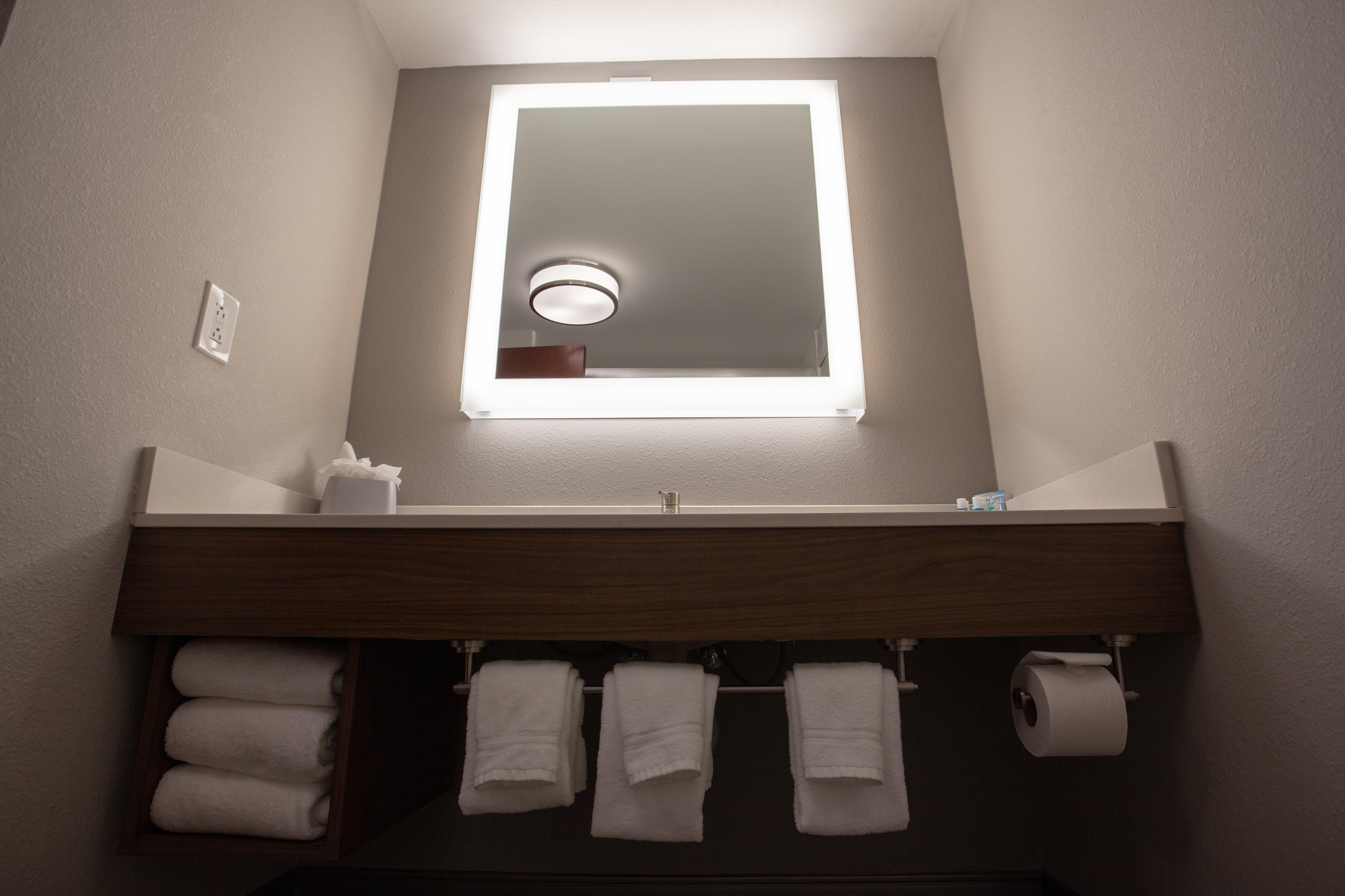 Holiday Inn Express & Suites Atlanta Perimeter Mall Hotel By Ihg Sandy Springs Exterior photo