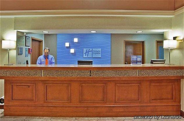 Holiday Inn Express & Suites Atlanta Perimeter Mall Hotel By Ihg Sandy Springs Interior photo