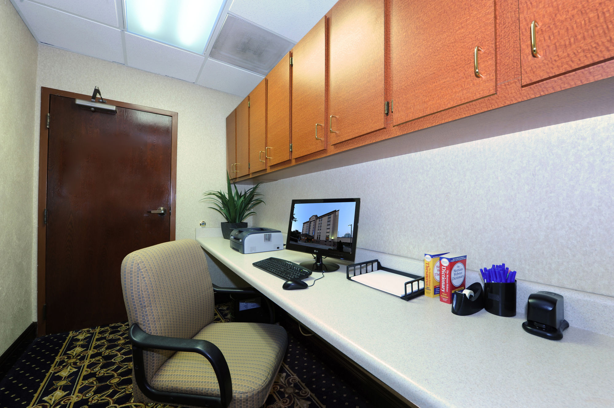 Holiday Inn Express & Suites Atlanta Perimeter Mall Hotel By Ihg Sandy Springs Exterior photo